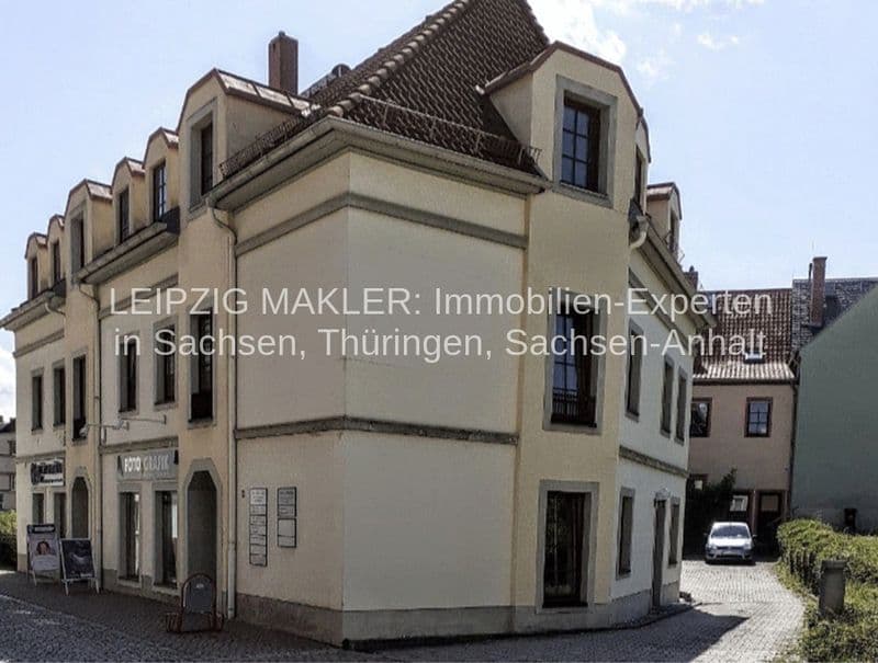 Viergeschossiges Eckhaus mit Mansardendach, Schieferdachdeckung und Klinkerfront, Stadthausstraße in Bad Lausick