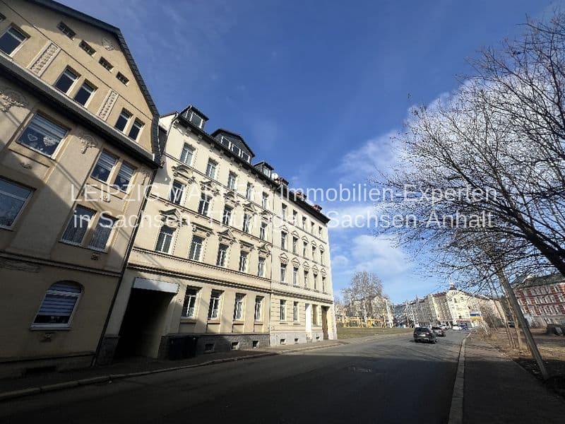 Fünfgeschossiges Gründerzeithaus mit Mansarddach und Sandsteinfassade, Reichstraße in Gera