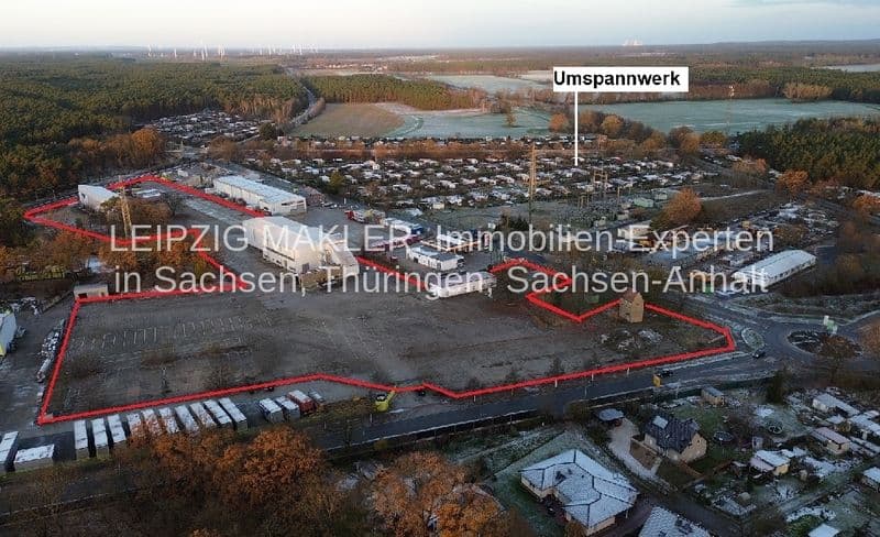 Luftaufnahme eines Gewerbegeländes mit großflächigen Hallen und Parkplätzen, Berliner Chaussee in Lübben