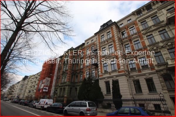 Gründerzeitgebäude mit Mansardendächern und Rustika-Fassade, August-Bebel-Straße in Leipzig-Südvorstadt