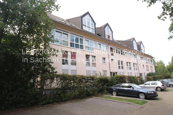Viergeschossiges Wohngebäude mit Mansardendach und Gauben, verputzte Fassade, Gartenstraße in Eschweiler