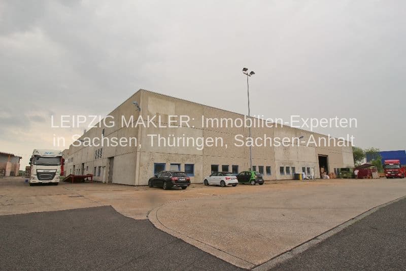 Eingeschossiges Gewerbegebäude mit Flachdach und Putzfassade, Gebrüder-Helfmann-Straße in Brandis