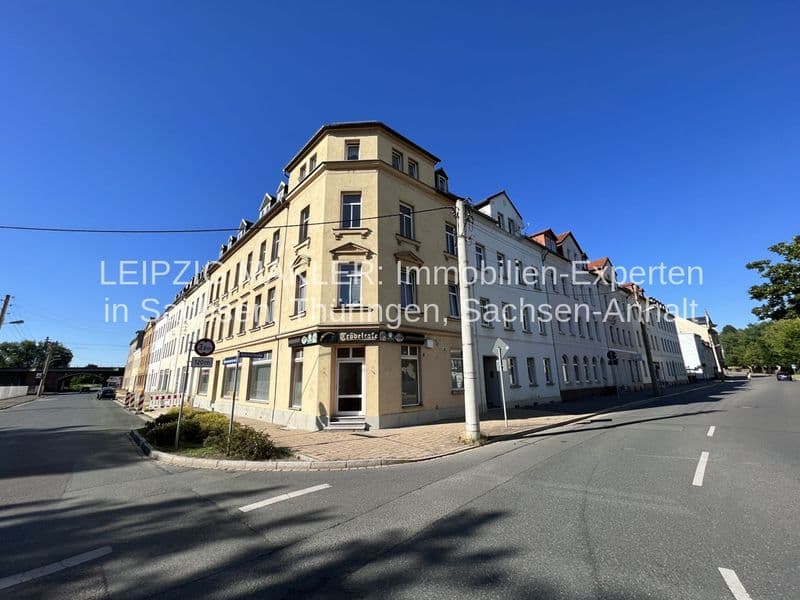 Gründerzeitliches Eckgebäude, vier Geschosse, Mansardendächer, Bahnhofstraße in Glauchau