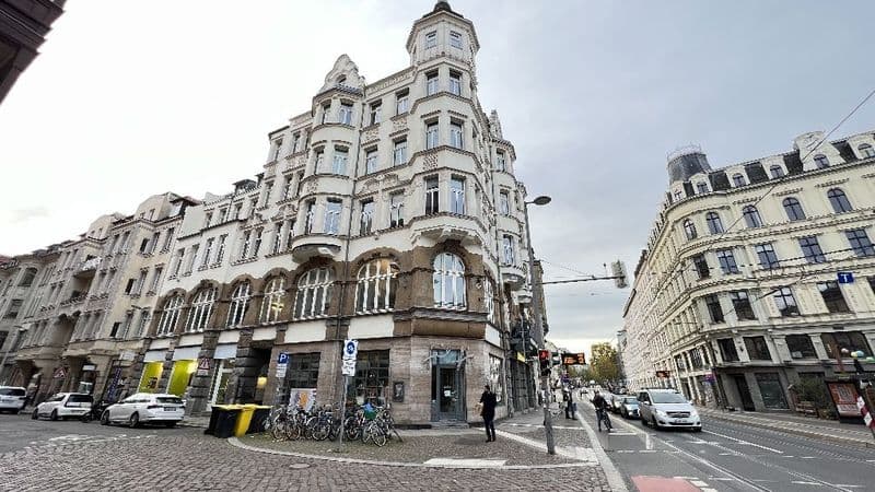 Gründerzeitgebäude, fünf Geschosse, Eckturm mit Mansardendach, Härtelstraße in Leipzig