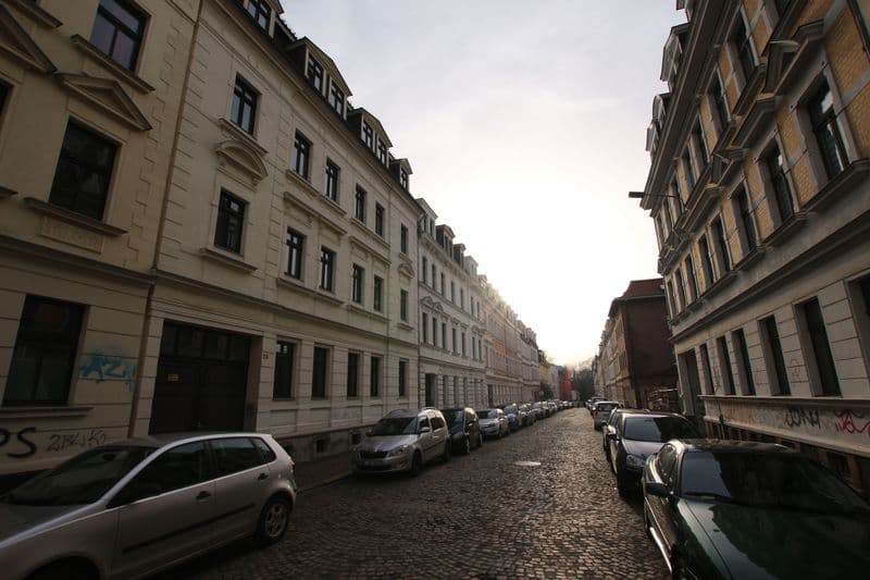 Gründerzeitgebäude mit Mansarddach und Rustika-Fassade, fünfgeschossig, Leopoldstraße in Leipzig-Connewitz
