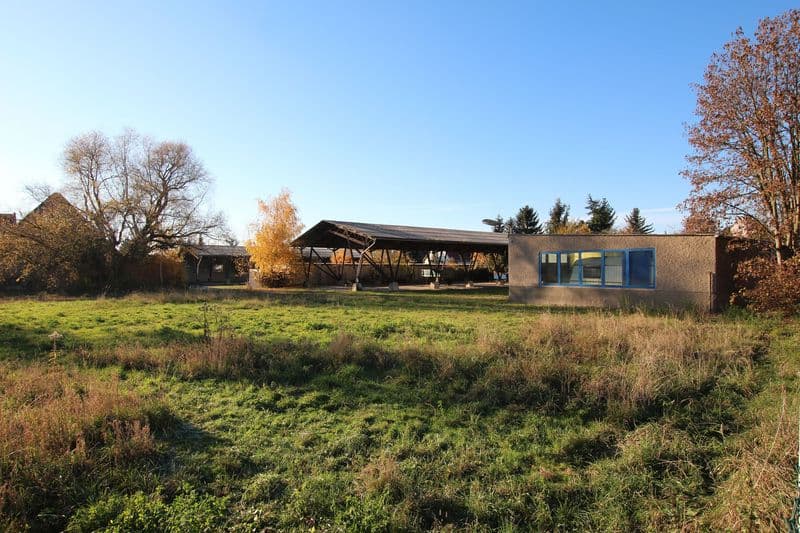 Grundstück mit Betongebäude, offener Feldscheune und Lagerhalle, Seehausener Allee in Leipzig-Seehausen