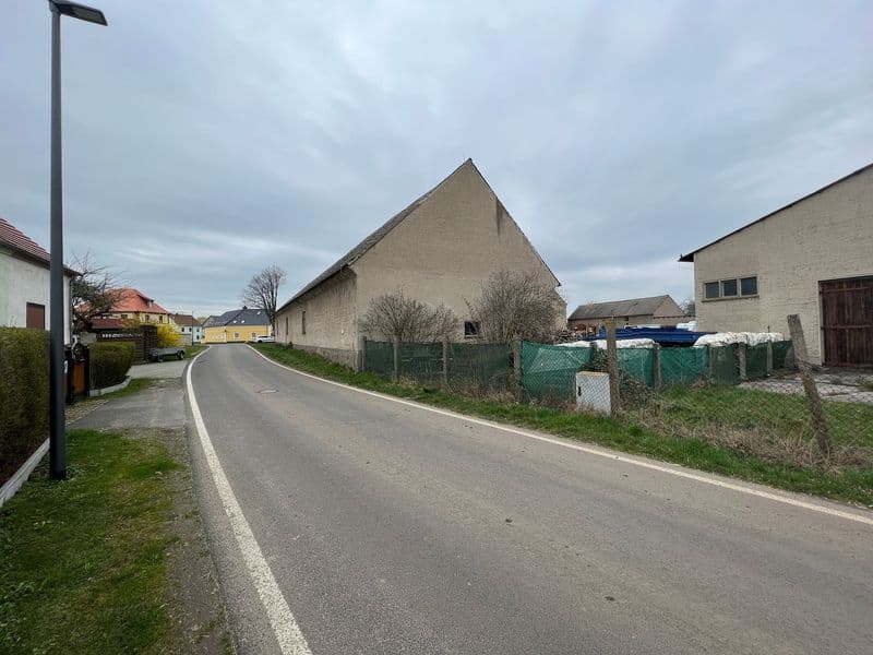 Großes Satzeldachhaus mit Verputzfassade in ländlicher Umgebung, An der Zimmerei in Eilenburg-Pressen