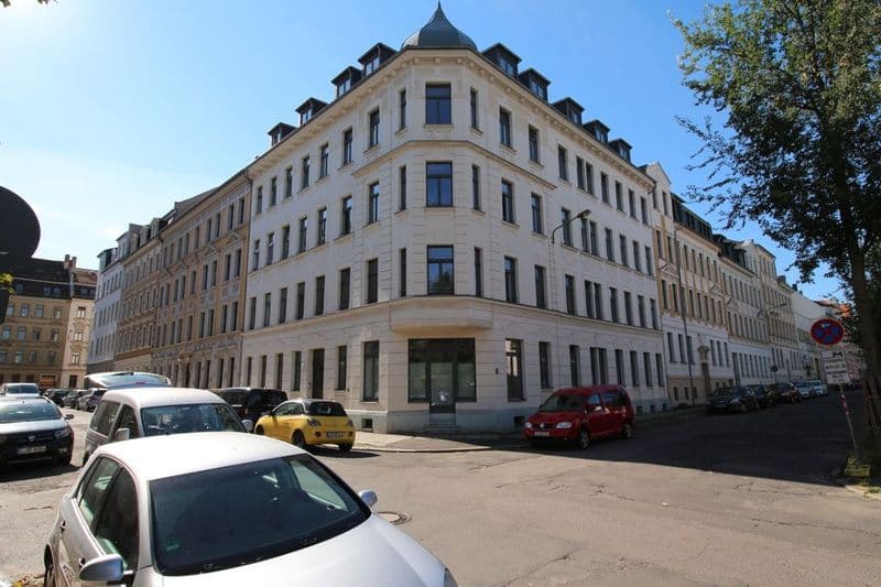 Fünfgeschossiger Gründerzeitbau mit Mansarddächern, Herbartstraße in Leipzig