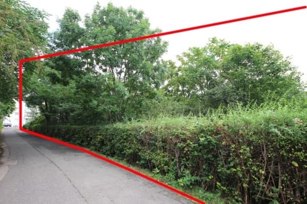 Blick zur Straße, Baugrundstück mit 1.670 m² für ein Mehrfamilienhaus mit Tiefgarage, Kirschbergstraße in Leipzig