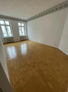 Wohnzimmer, Zwei-Zimmer-Wohnung mit 70 m², Balkon und Aufzug im Altbau, Stephanstraße in Leipzig