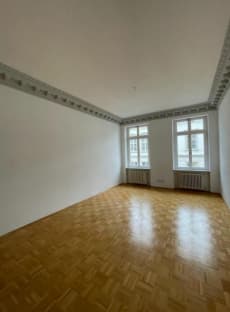 Wohnzimmer, Zwei-Zimmer-Wohnung mit 70 m², Balkon und Aufzug im Altbau, Stephanstraße in Leipzig