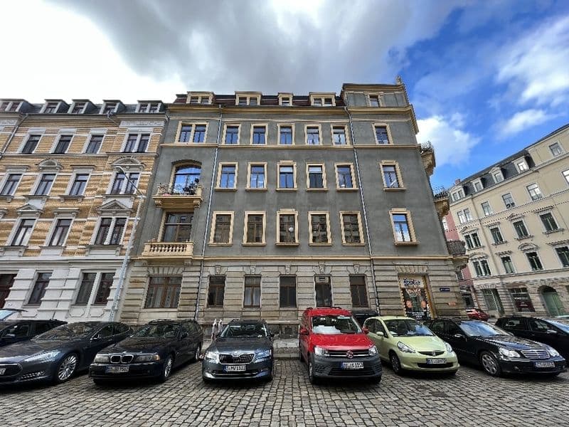 Außenansicht, Sehr großzügig geschnittene 3-Zimmerwohnung mit Balkon, Doppelwaschbecken, Badewanne und Dusche
