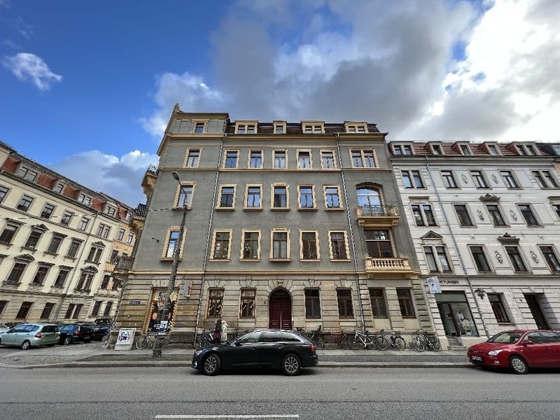 Außenansicht, Sehr großzügig geschnittene 3-Zimmerwohnung mit Balkon, Doppelwaschbecken, Badewanne und Dusche