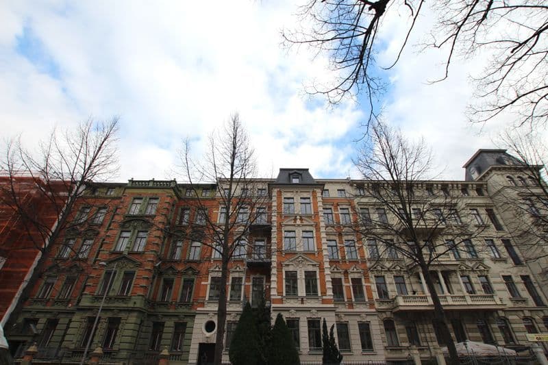 Historische Wohngebäude mit vier bis fünf Geschossen, August-Bebel-Straße in Leipzig-Südvorstadt