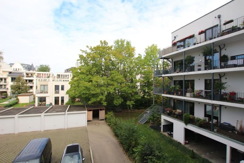 Modernes viergeschossiges Mehrfamilienhaus mit Balkonen, Körnerplatz in Leipzig Zentrum-Süd