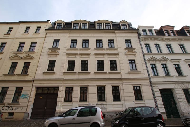 Gründerzeithaus fünfgeschossig mit Mansarddach und Rustikaquaderung, Leopoldstraße in Leipzig-Connewitz
