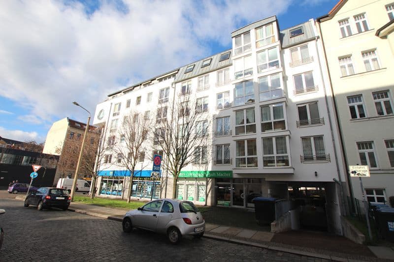 Mehrgeschossiges Wohnhaus mit Einzelhandelsflächen im Erdgeschoss, Riebeckstraße in Leipzig