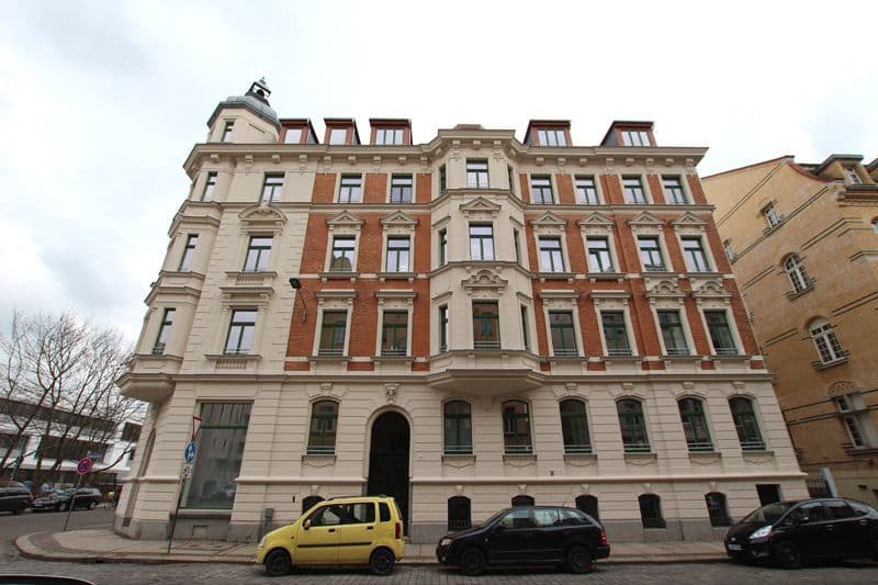 Fünfgeschossiger Gründerzeitbau mit Mansardendach, Scharnhorststraße in Leipzig-Südvorstadt