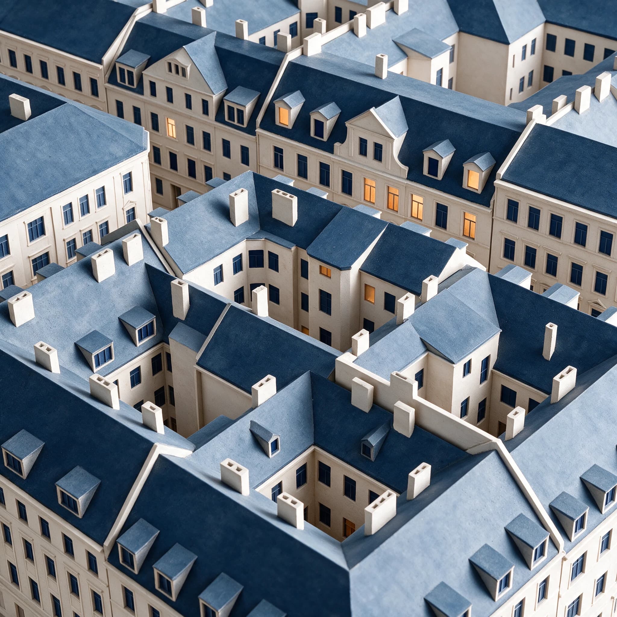 Architekturmodell eines dichten Gruenderzeit-Quartiers von oben, Daecher und Innenhoefe