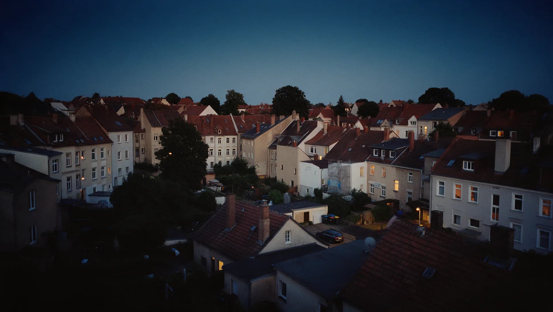 Dächer und Gärten über Anhalt, wie sie den Ortskern von Coswig prägen