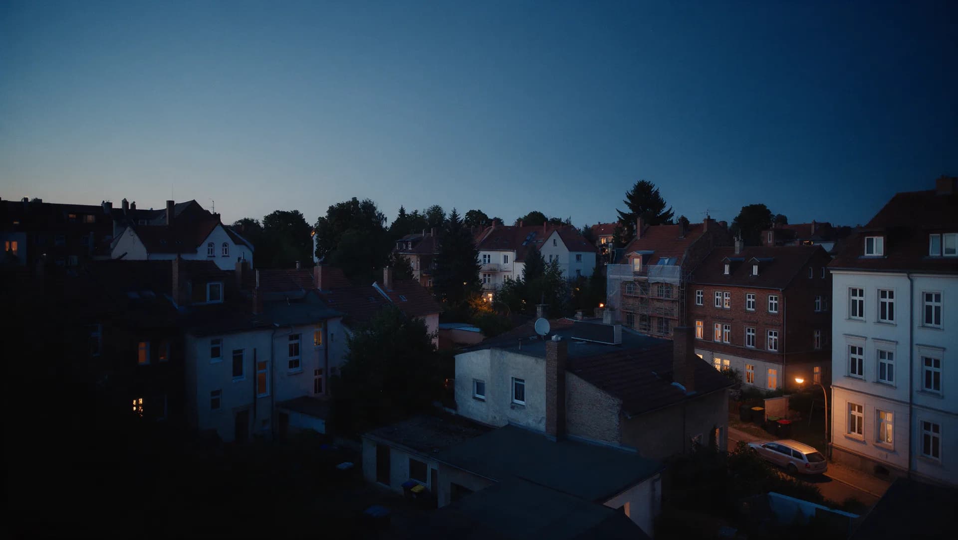 Dächer und Gärten über Anhalt, wie sie den Ortskern von Dessau prägen
