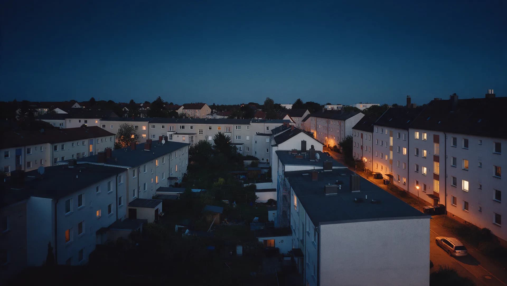 Dächer und Gärten über Westsachsen, wie sie den Ortskern von Dresden prägen