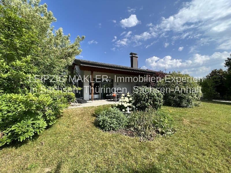 Modernes Einfamilienhaus mit Flachdach und Kamin, Stadenhauser Straße in Laufenburg-Luttingen
